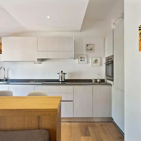 Queen House - Bymyhomeincomo